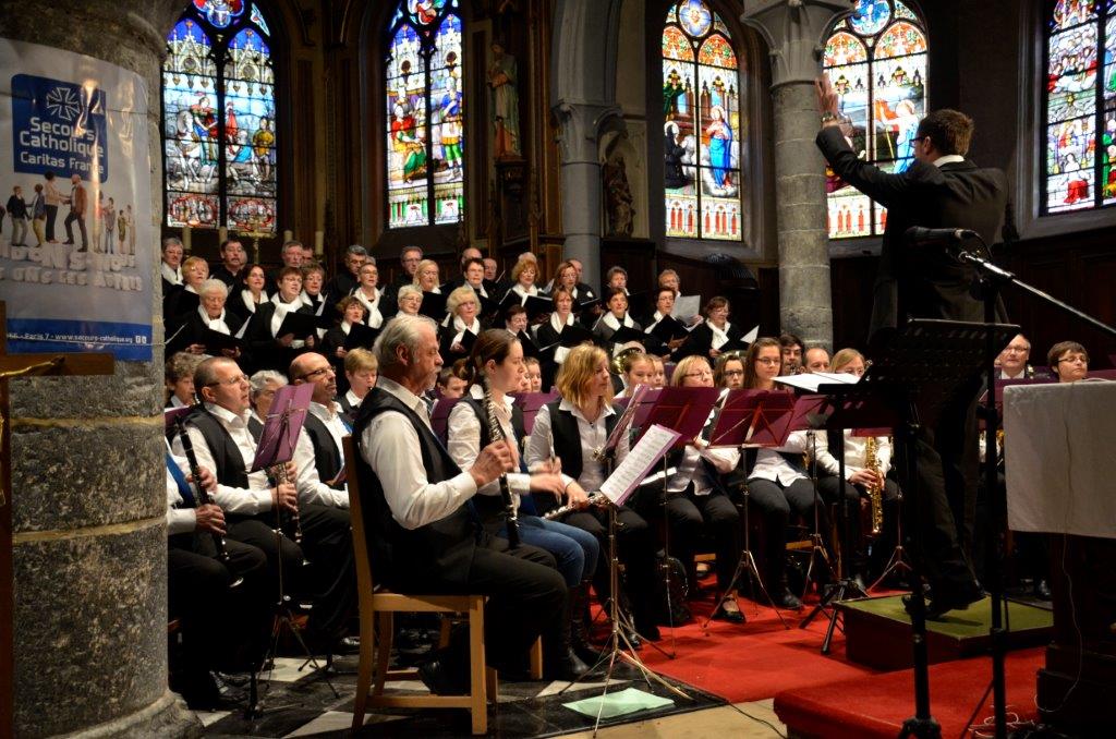 L'harmonie et la chorale lors de la messe de Ste Cécile 2013