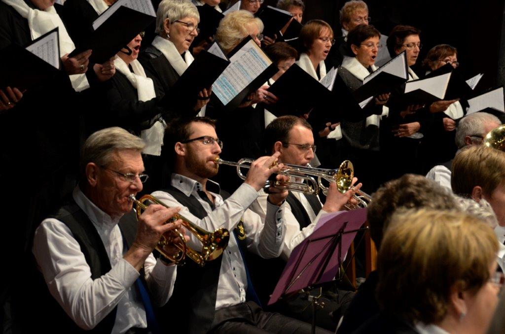 L'harmonie et la chorale lors de la messe de Ste Cécile 2013